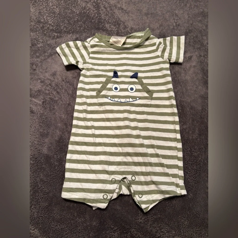 Assorted Baby Rompers with Fun Patterns - Picture 10 of 12